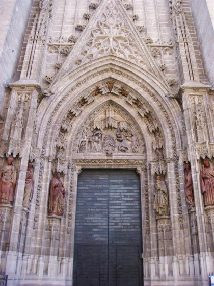 Archivo:Puerta nacimiento catedral.jpg