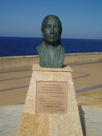 Busto dedicado a Perla de Cádiz, en Cádiz