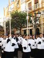 Ciriales delante del Cristo de la Salud Cádiz.jpg