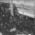 Alfonso XIII pasando por la calle Gondomar (1904).png