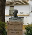 Busto de Manolete en la plaza de la Lagunilla.jpg