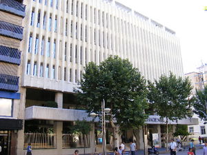 Edificio de Hacienda. Avenida del Gran Capitán (2007).jpg