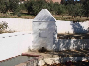 Fuente de la Cañada Jardin2 (Santaella).jpg