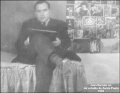 Juan Bernier en casa de Rafael Álvarez Ortega (1949).jpg