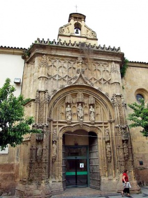 Pórtico de entrada al antiguo Hospital de San Sebastián.jpg