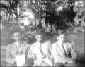 Pablo García Baena, Rafael Álvarez Ortega y Gerardo Olivares James (1946).jpg