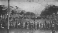 Personas hacia la Feria después de la corrida de toros (1925).png