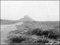 Vista del castillo de Almodóvar desde la carretera hacia Palma del Río (1943).jpg