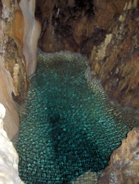 Lago cueva del agua