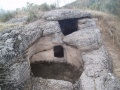 Dolmen del megalítico con doble cavida funeraria.jpg
