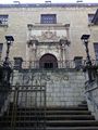 Escalera y portada Museo Bellas Artes Jaén.jpg