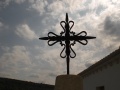 Vista de la cruz de la Lonja de La iglesia de Canena.JPG