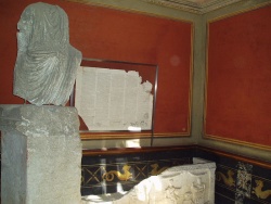 Museo loringiano - interior.jpg