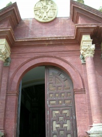 Puerta iglesia.JPG