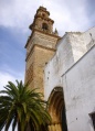 Fachada pies y torre iglesia Santiago Carmona.jpg
