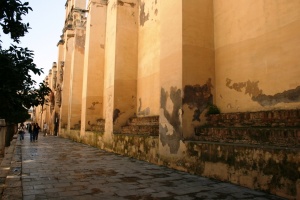 Resultado de imagen de muros con contrafuertes del romanico